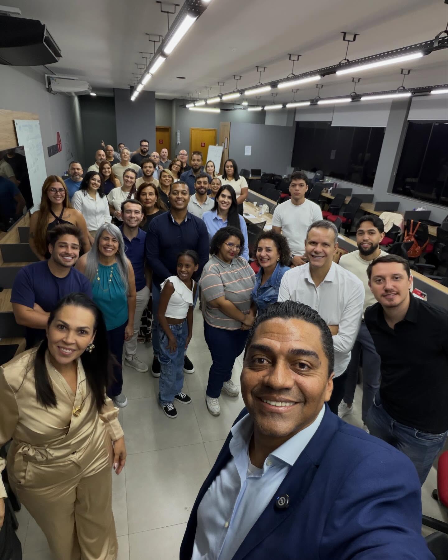 Cristovão Luciano, consultor de consórcio imobiliário, veicular e investimento